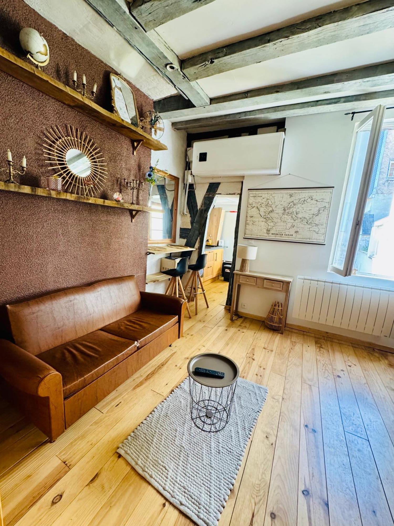 L Atypique De Bourbonnoux Apartment Bourges Bagian luar foto